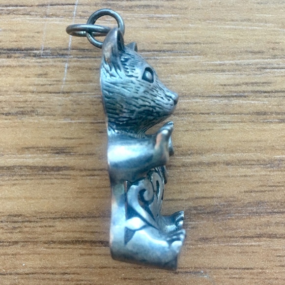 Rare Vintage Bear Charm Victorian w/heart - Picture 2 of 4